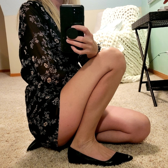 Long-sleeved Floral Romper-size Medium - Picture 4 of 11